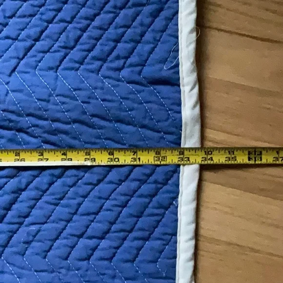 🏈 football stadium bench blanket. Quilted reversible. Rolls up compact used - Picture 11 of 12